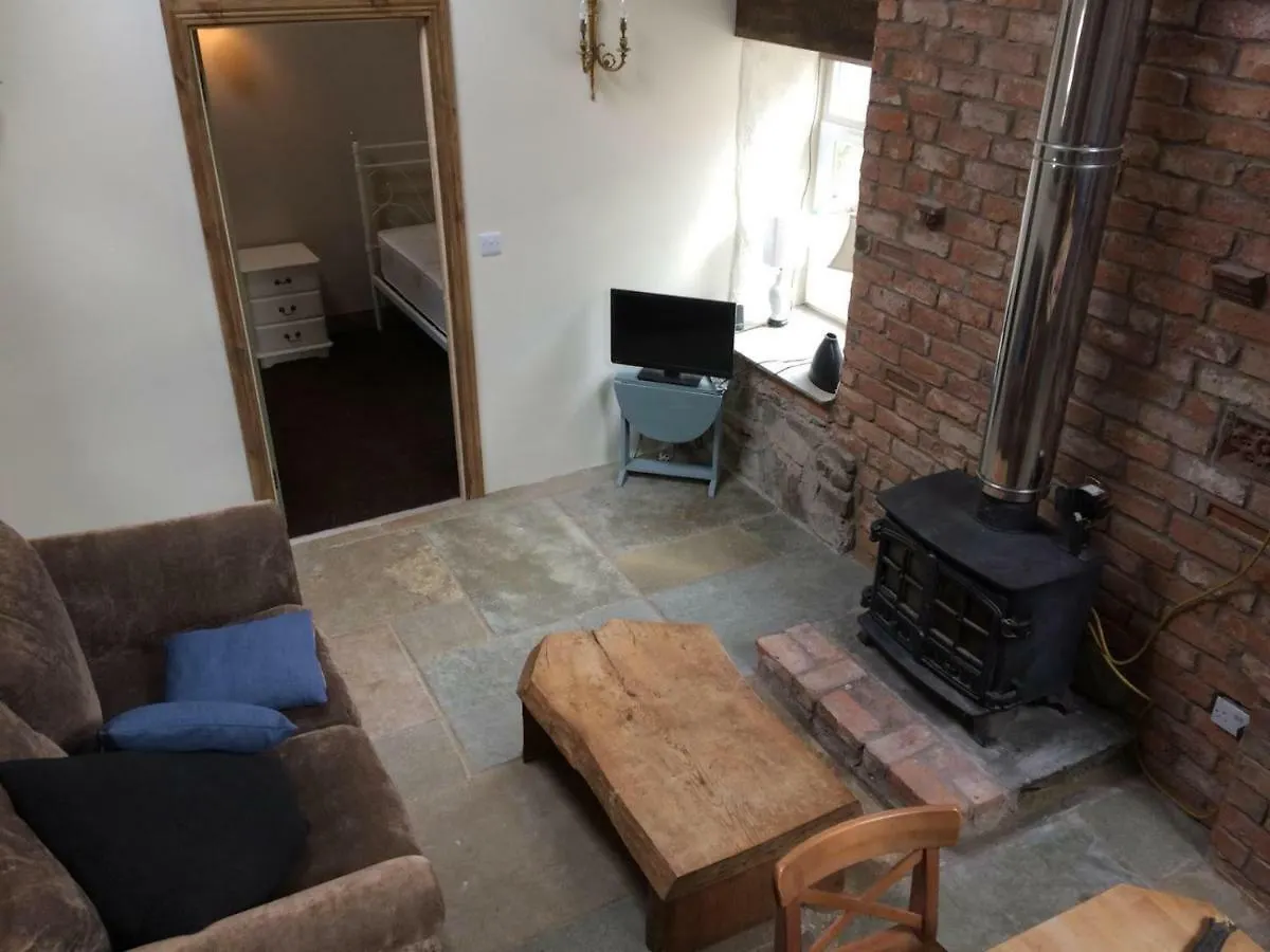Tracey'S Farmhouse Cottage Belfast 0*,