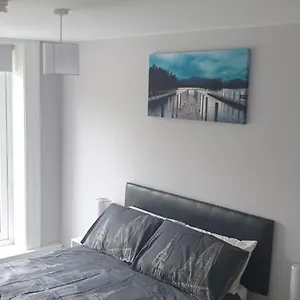 Modern 2 Bed With Parking Belfast